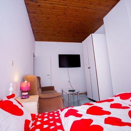 Agreable Chambre Sur Liege Avc Parking Et Wifi Gratuit Luaran gambar