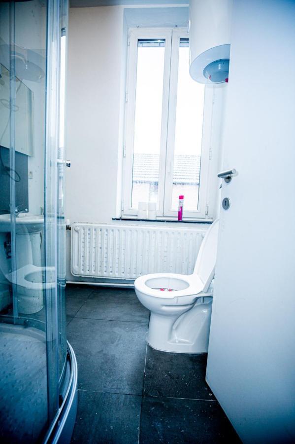 Agreable Chambre Sur Liege Avc Parking Et Wifi Gratuit Luaran gambar