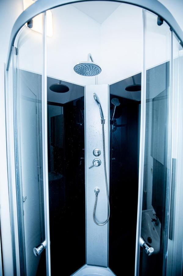 Agreable Chambre Sur Liege Avc Parking Et Wifi Gratuit Luaran gambar